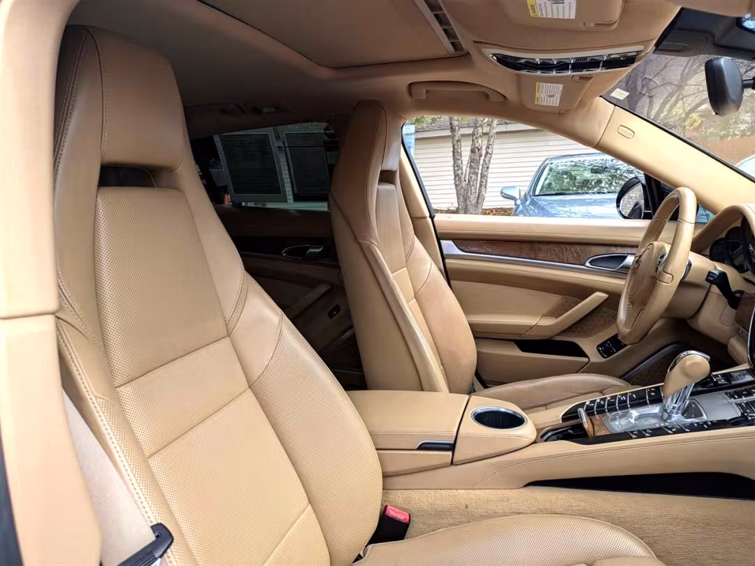 2010 Porsche Panamera - WP0AB2A77AL061058 - Image #32